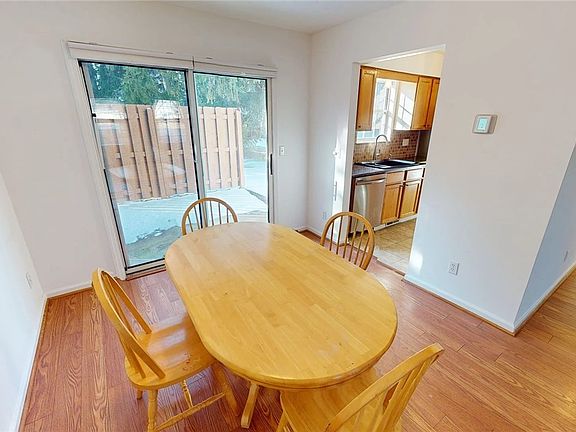 4th image of 936 Bristol Ln #49