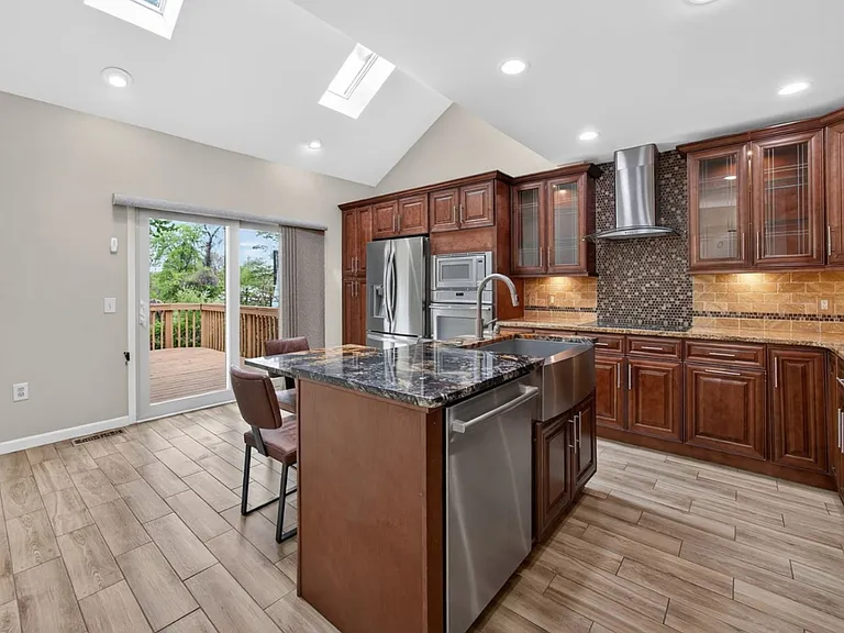 333 Basswood Cir — Photo 11