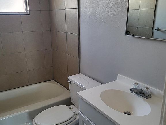 2nd image of 3910 Pierce Ave APT 2