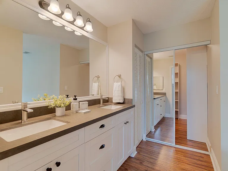 13547 Fountain View Blvd — Photo 15