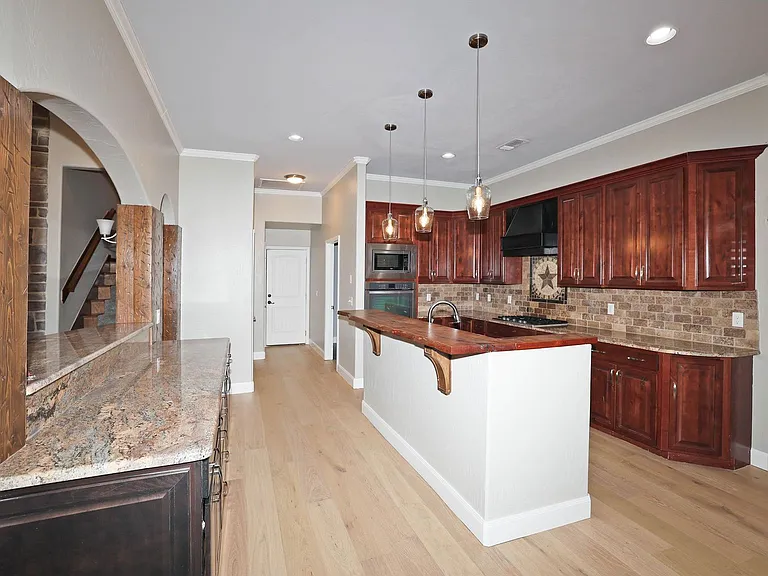 7501 Continental Pkwy — Photo 12