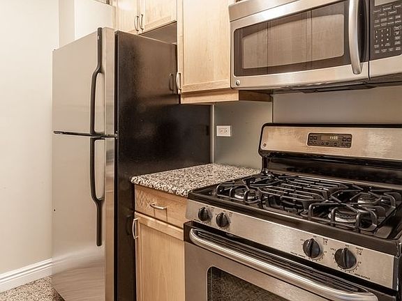 5th image of 30 W 63rd St APT 7M