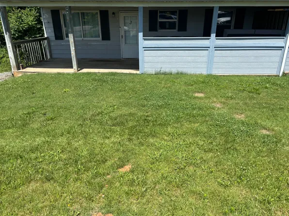 1057 Ross Rd APT 3, Vinton, VA 24179