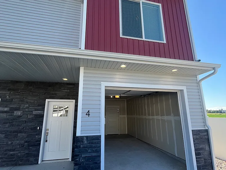 Southbridge Townhomes — Photo 9