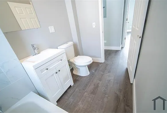 908 W 68th St #2 — Photo 1