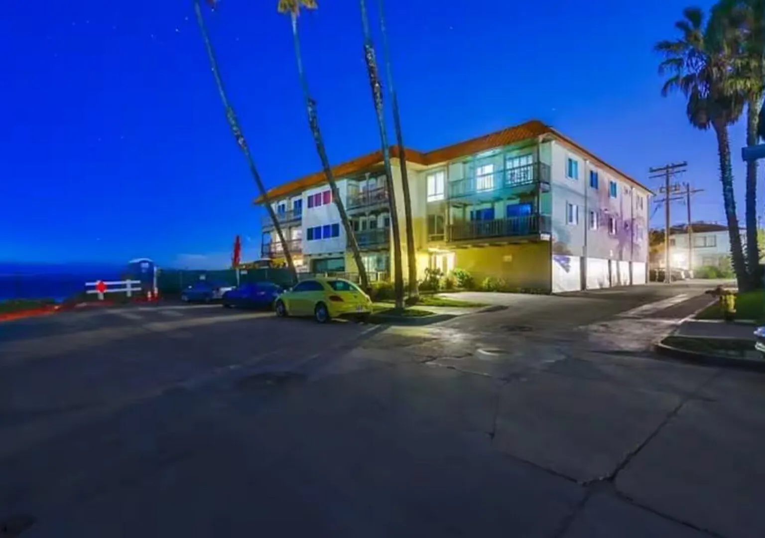 Beachside Remodeled Condo - Panoramic Ocean Views — Photo 4