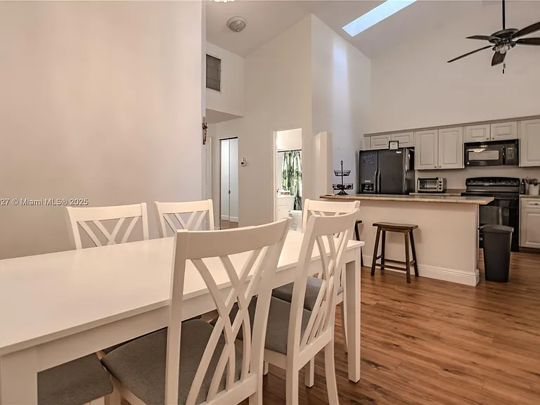 7652 Pinewalk Dr S #139 — Photo 4