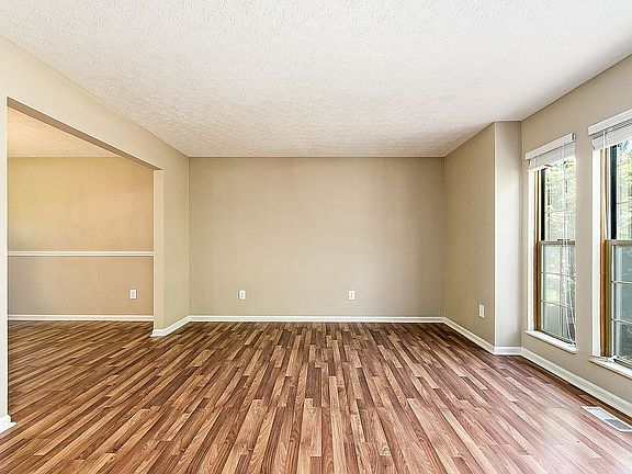 4th image of 850 Sharon Glyn Dr