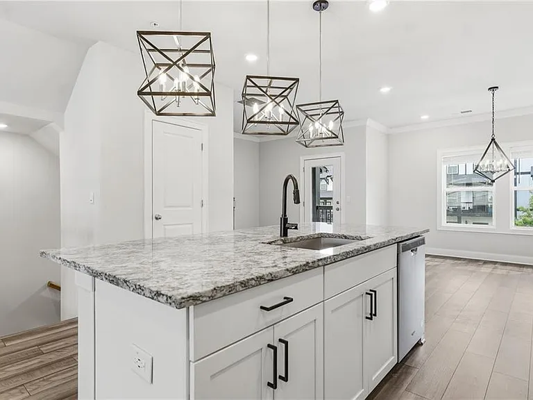 407 Lincoln St — Photo 19