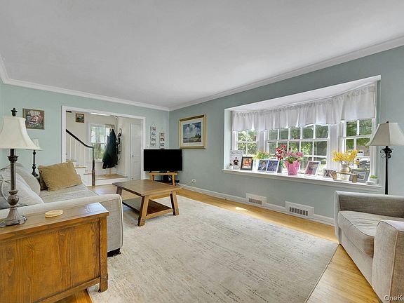 4th image of 29 Deerfield Ave