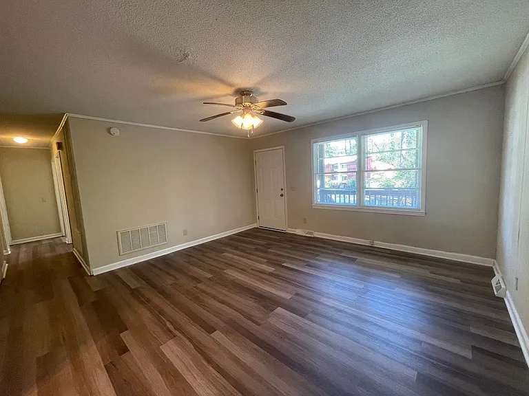 207 Charleston Ave — Photo 17