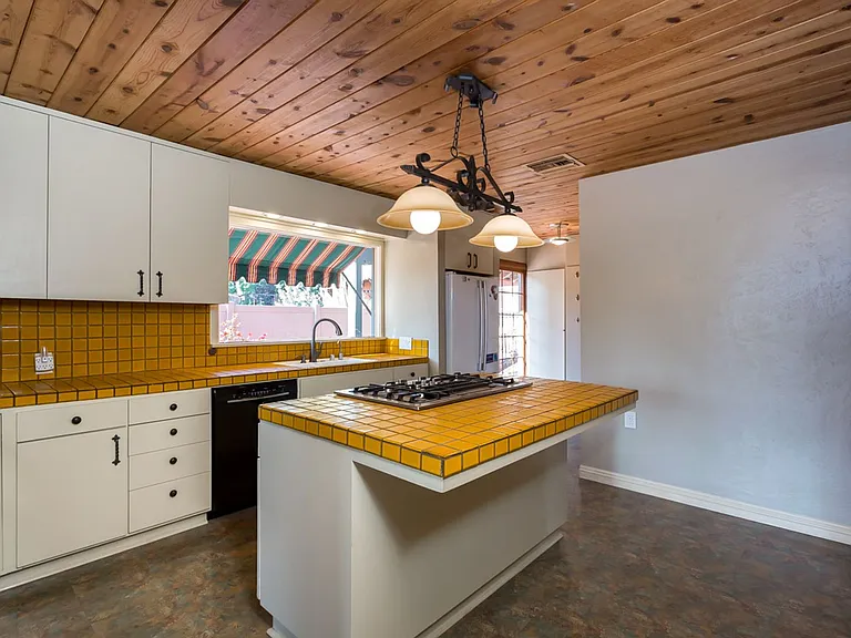 8873 Golf Dr — Photo 17