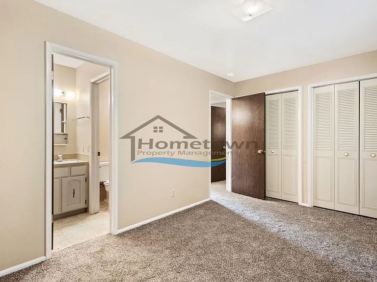 2432 & 2433 E Stowe Ct — Photo 37