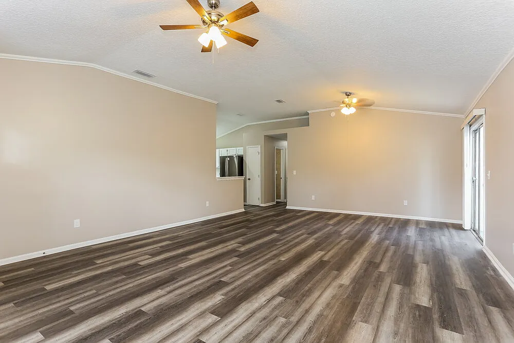 3 bed, 2.0 bath, 1248 sqft, $1,915 — Photo 3