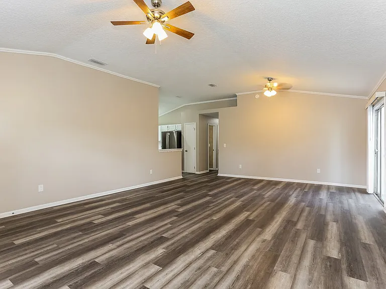 3030 Caroline Crest Dr E — Photo 3