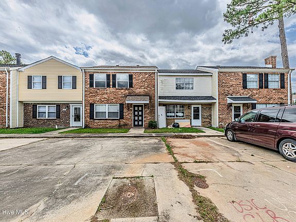 3rd image of 209 Myrtlewood Circle