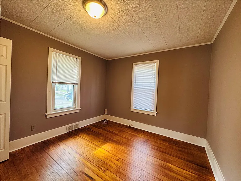 510 Stratford Rd — Photo 11