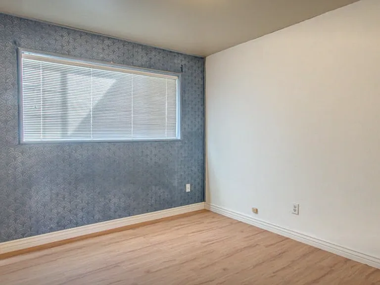 2448 W Freeway Ln — Photo 16