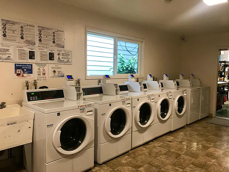 Valley Oaks Apartments — Photo 8