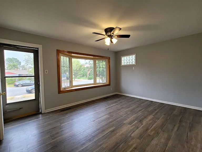 2716 White Oak Ave — Photo 18