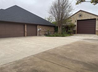 125 Rattling Antler Ct, Azle, TX 76020