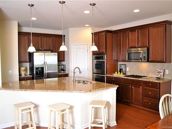 3rd image of 5832 Glenmore Garden Dr #69