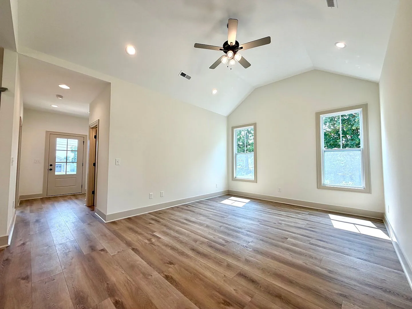 489 S Main St — Photo 4