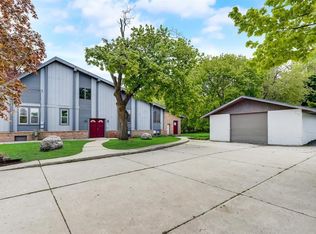 N7W23799 Bluemound Rd, Waukesha, WI 53188
