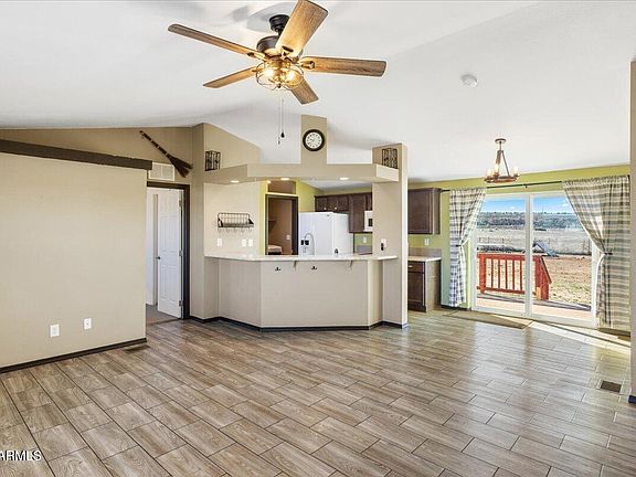 5th image of 325 E HOUSTON Road