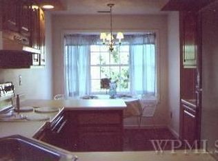 14 Spruce Ridge Dr, Fishkill, NY 12524