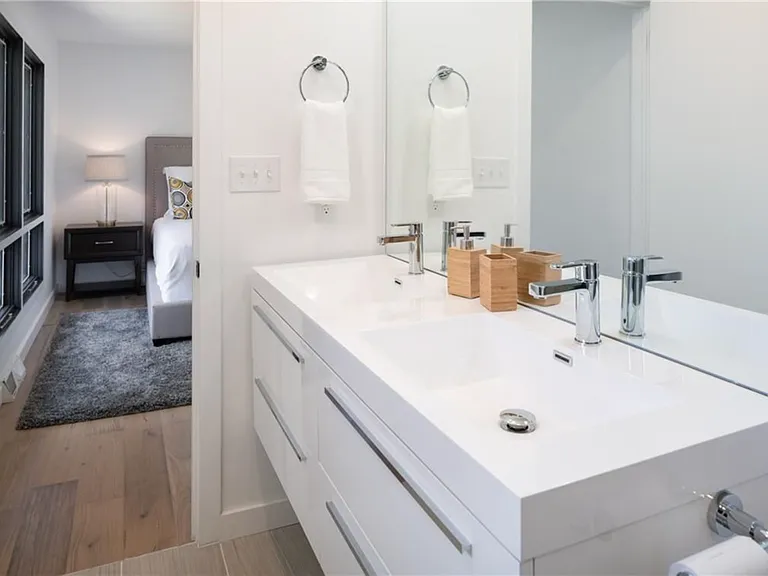 414 Shorecrest Dr — Photo 16