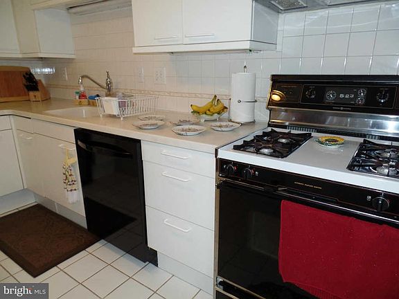 2nd image of 3306 Nevius St