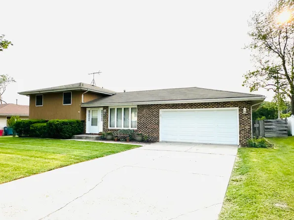 9536 Roosevelt Pl, Crown Point, IN 46307