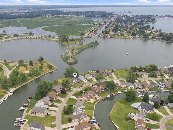 5th image of 38127 Huron Pointe Dr