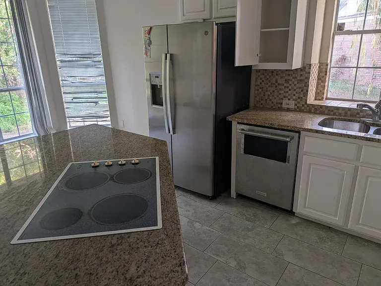 4921 Rockcreek Ln — Photo 6
