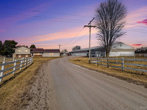 8820 Sparling Rd, Goodells, MI 48027