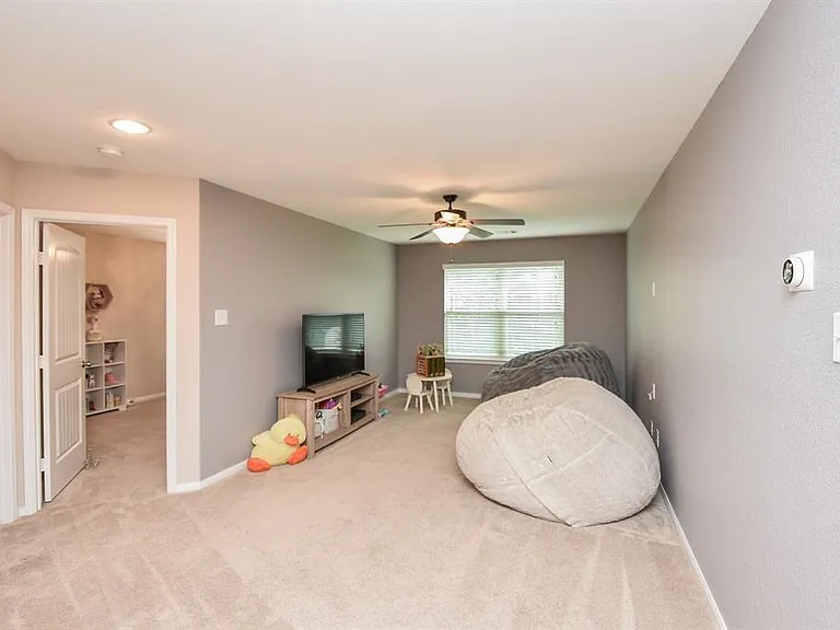 7002 Edwanna Ln — Photo 16
