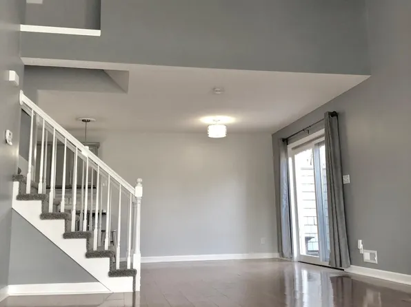 1305 Burr Oaks Dr, West Des Moines, IA 50266