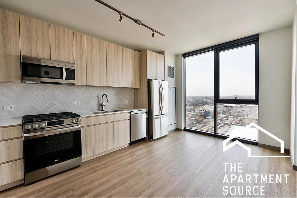 Photo 2 of 26 - 513 S Damen Ave #STUDIO - Chicago, IL Building Photo - 513 S Damen Ave #STUDIO