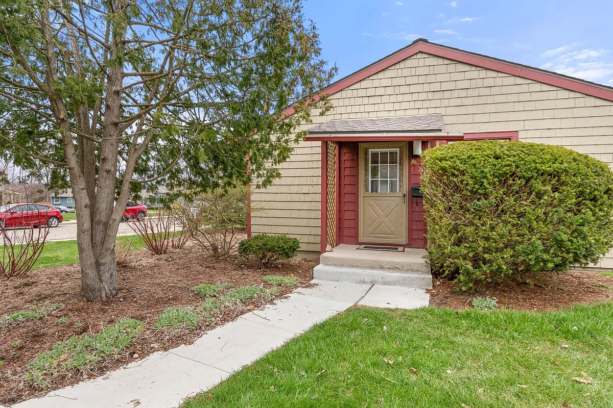 Building Photo - 2311 Fernwood Ave