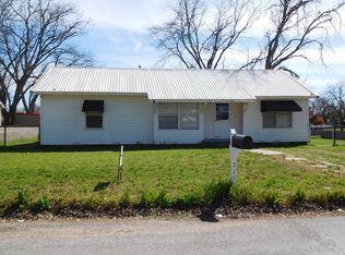 711 State St, Winters, TX 79567