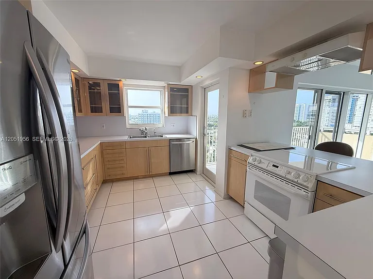 1200 Hibiscus Ave #902 — Photo 3