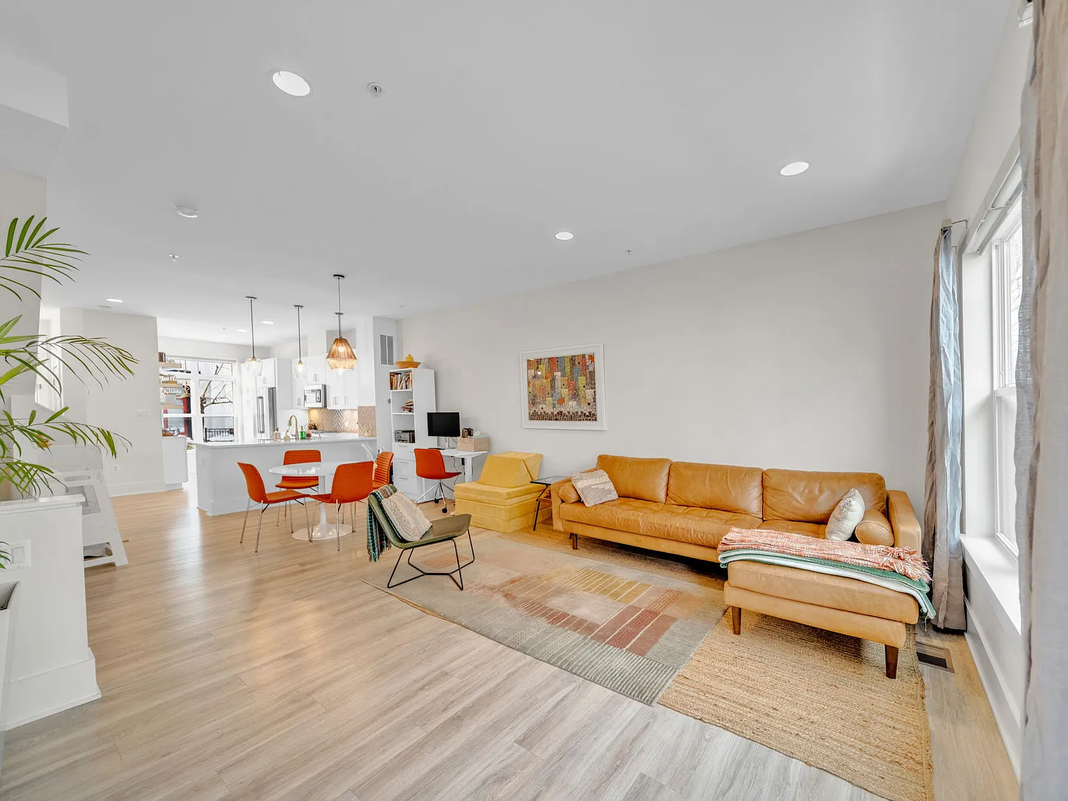 3 bed, 4.5 bath, 2248 sqft, $5,600 — Photo 3