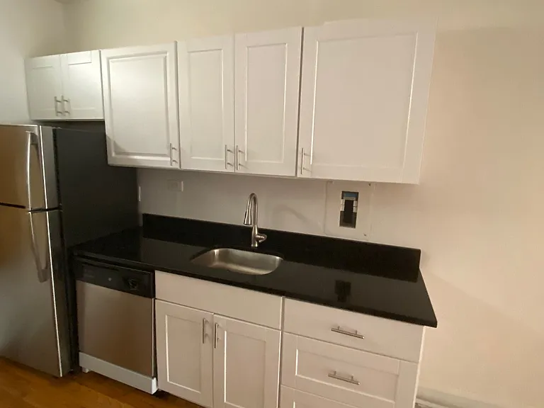 909 Elmwood Ave #F2 — Photo 4