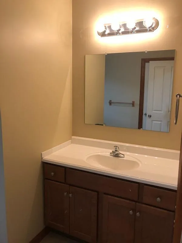 2 bed, 950 sqft, $1,600 — Photo 3