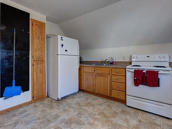 3rd image of 1520 1/2 8th St E