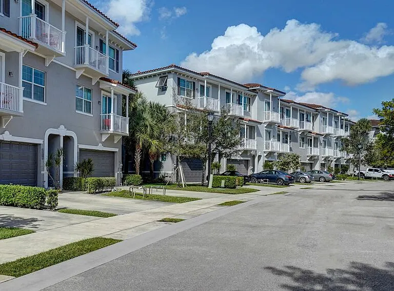 Midtown exterior 19