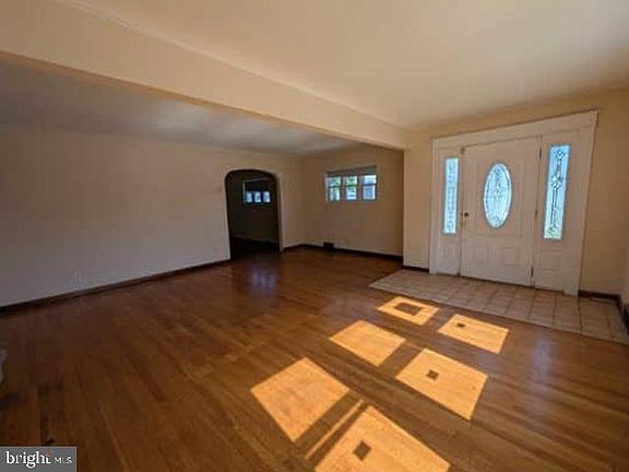3rd image of 142 Concord Ave