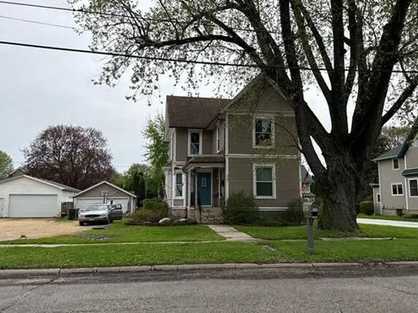 320 W Main St, Capron, IL 61012