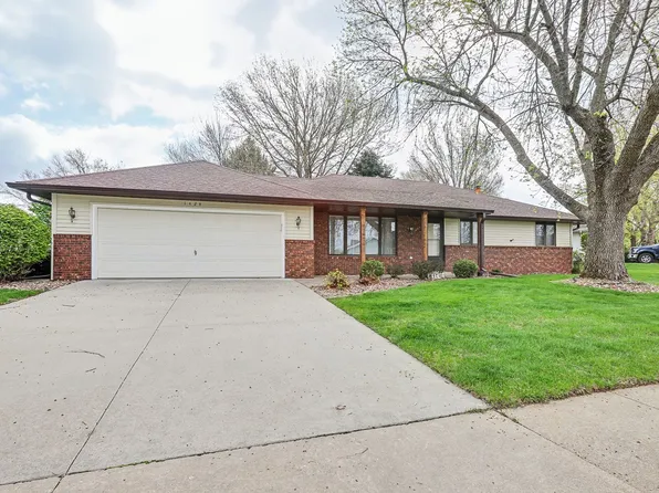 1428 Edgewood Dr, Pella, IA 50219